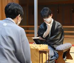 Jun 29, 2021 · 藤井王位（左）と挑戦者の豊島竜王（右）を激励した河村市長＝名古屋市中区三の丸1の名古屋能楽堂で è—¤äº•è¡å¤ªçŽ‹ä½ é˜²è¡›æˆ¦é»'æ˜Ÿã‚¹ã‚¿ãƒ¼ãƒˆ è±Šå³¶å°†ä¹‹ç«œçŽ‹ãŒå…ˆå‹ æœæ—¥æ–°èžãƒ‡ã‚¸ã‚¿ãƒ«