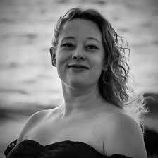 Ya hay una recaudación de fondos para ayudar a la familia de Renee Good la  mujer que hoy fue asesinada por la migra 🥺 Yo ya dejé mi aportación y  espero otros