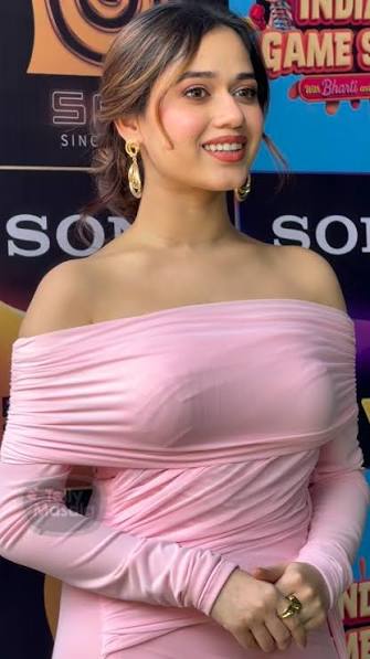 Jannat Zubair Rahmani looking absolutely stunning as she makes a stylish appearance🔥, #jannatzubair #spotted #tellymasala | Telly Masala | Facebook