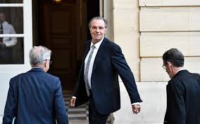 La perte de la région paca peut entraîner la mort de la droite. Elections Regionales Panique Chez Les Republicains En Paca Le Parisien