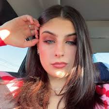 Avery Baker (@AveryLewellen)