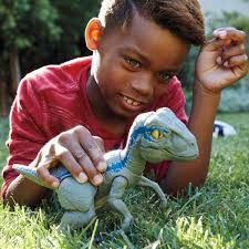 There are 1110 jurassic world blue for sale on etsy, and they cost 30,64 $ on average. Jurassic World Dinofreundin Blue Smyths Toys Deutschland