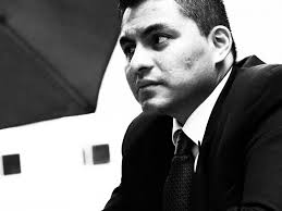 César Navarrete: joder al mundo con poesía