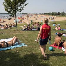 Zonsopkomst bij de leersumse plassen. Buitenzwemmen In Utrecht Vrijetijdkrant