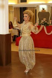 Karakou Algerois Algeriantraditionaldresses Algerie الجزائر Algeria Dresses Moroccan Dress Fashion