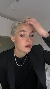 Eliza Cullen's Instagram, Twitter & Facebook