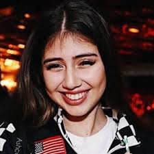 Here's post malone's net worth and how his musical success led to him receiving a recording contract with republic records that year. Ashlen Diaz Wiki Age Parents Job Post Malone S Gf Facts