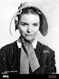 Eliza Bowen's Instagram, Twitter & Facebook