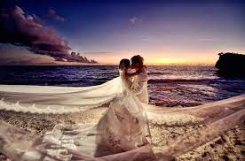 26 heart melting romantic engagement photos praise wedding romantic engagement photos beach engagement photos nighttime engagement photos
