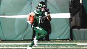 Crowder attracts the attention of three defenders underneath, including the middle linebacker, which is what frees berrios up. Braxton Berrios Hopes To Be A Swiss Army Knife For Jets