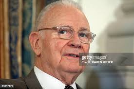 Former US Secretaries of State James Baker III and Warren... News Photo