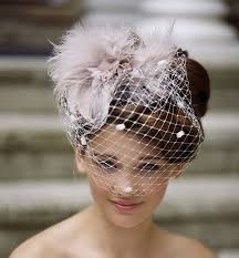 10 Bridal Fascinators Hats Mywedding Wedding Dress With Feathers Bridal Fascinator Fascinator
