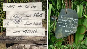 Les Mots Au Jardin Place Aux Ardoises Et Aux Pancartes En 2020 Objet Deco Jardin Citation Jardin Jardins