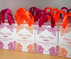 30 Mehndi Design Gift Bags With Pink Satin Ribbon Your Names Etsy Indian Wedding Favors Indian Wedding Gifts Destination Wedding Welcome Bag