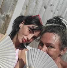 Hi everyone can anyone help? I have took a big interest in dreads I would  love to learn how to fit them. I'm in Nottinghamshire UK is there anyone  near willing to