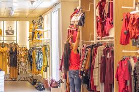 Top 10 Reasons Why Fast Fashion Is So Popular | Panaprium