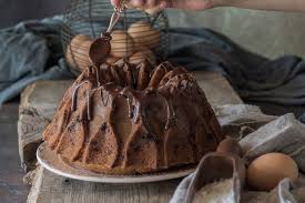 Versate a filo la panna e ultimate con il latte e l'essenza di vaniglia. Ciambella Mascarpone E Cioccolato S Martino