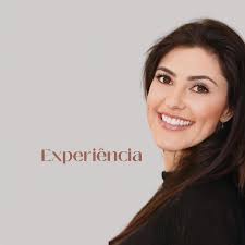 Eu sei que parece confuso! E também sei que, para muitos, as duas frases  parecem ser iguais. Mas, para mim, são completamente diferentes. Entre as  duas, eu escolho a primeira. Persistir em