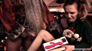 Horror Porn] Bad Santa- Horror Porn 26 (4K HEVC) - Belle Claire - EPORNER