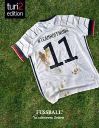 Entdecke rezepte, einrichtungsideen, stilinterpretationen und andere ideen zum ausprobieren. Turi2 Edition 11 Fussball In Schweren Zeiten By Turi2 Issuu