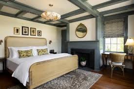 Hgtv helps you choose master bedroom flooring that best meets your needs based on your decorating style photo gallery of most popular bedroom design ideas and themes for kids room, master bedroom, small. Best 60 Modern Bedroom Dark Hardwood Floors Design Photos And Ideas Dwell