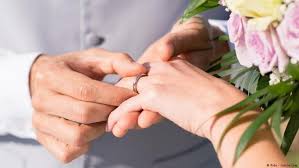 Christlich Muslimische Ehe Drei Mal Geheiratet Standesamtlich Muslimisch Evangelisch Qantara De
