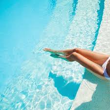 La couleur marbrée gris alabaster est la préférée de tous nos clients, les effets marbrées lorsque la piscine est en eau sont surprenants, l'eau est cristaline et étincellante. Quelle Couleur De Piscine Choisir Pour Un Fond De Bassin Tendance