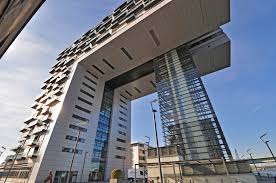 Etage eines apartmenthauses und bietet. D B Immobilien