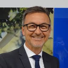 Eine andere bank bei der wir nicht kunden waren hatte den kredit innerhalb 24 std. Josef Wenninger Vorstand Vr Bank Ostbayern Mitte Eg Xing