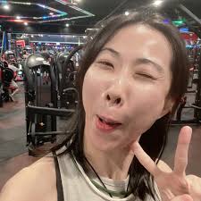 蛤？這罐啤酒是#花生神魔術！？ 一般人是喝酒配花生， 我們則是和恩熙俊aka MC Jeng 一起直接把花生釀成啤酒！ 入口的極濃花生香，尬上純天然發酵