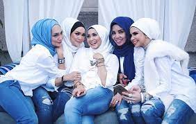 She has been married to zain saidin since december 11, 2013. Perghh Cun Habis 10 Foto Adik Beradik Rozita Che Wan Yang Ramai Tak Tahu Iluminasi