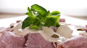 Mondate le carote, il sedano e le cipolle e mettete a dissalare i capperi in acqua sino all'utilizzo. Cottura Salsa E Ingredienti Quanti Maestri Per Il Signor Vitello Tonnato La Repubblica