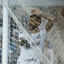 Pela quarta vez e com ajuda de Neymar, Gabigol busca o 100º gol pelo Santos