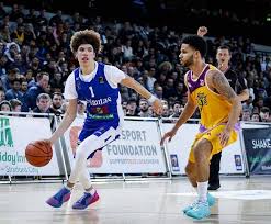 Lamelo Ball Starred For The Illawarra Hawks On Monday Inspiring The Team To A 114 106 Win Over Cairns Taipans In Overtime Lamelo Ball Ball Lonzo Ball