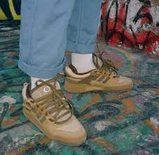 Bad bunny regala miles de juguetes a niños de puerto rico Asi Lucen Los Tenis De La Nueva Coleccion De Bad Bunny X Adidas