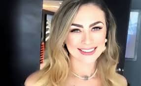 Aracely Arámbula muestra el rostro de Daniel, su hijo menor