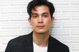 He is also one of the lead actors in brother of the year with urassaya sperbund and nichkhun. Life Is Like A Feather