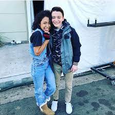 Liza koshy height is 1.54 m and weight is 54 kg. Pin De Meg Ann En Noah Schnapp Liza Koshy Famosos Memes De Stranger Things