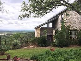 Featuring several vacation rental lake homes, cabins, and honeymoon suites. Hill Country Lodge 25 Mile View Minutes To Tpc Stone Oak Airport Alamo River Vacation Rental In San Antonio F Country Lodge River Vacation Vacation Rental