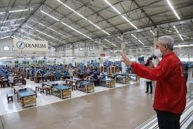 Perusahaan dengan melibatkan seluruh karyawan menempatkan kepuasan pelanggan sebagai komitmen utama. Ganjar Minta Pabrik Di Jateng Contoh Penerapan Physical Distancing Pt Djarum Kudus
