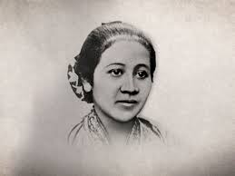 Kartini lahir, wanita indonesia berada dalam kondisi yang sangat memprihatinkan.pada waktu itu wanita indonesia hanya berfungsi sebagai istri dan berperan sebagai konco wingking saja. Jika Kartini Hidup Di Masa Kini Seperti Apa Sih Orangnya