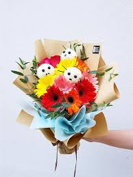 Quirky Bouquets That Amuses 24hrs City Florist In 2020 Unique Floral Arrangements Same Day Flower Delivery Flower Delivery