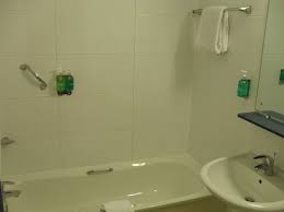 Jurys inn london croydon offers a convenient london location outside of busy central london yet with easy access to london victoria via the 17 minute train ride from east croydon station, which is a short 7 minute walk from the hotel. Zimmer Picture Of Jurys Inn London Croydon Tripadvisor