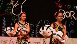 Malaysia merupakan sebuah negara yang berbilang kaum di mana terdiri daripada tiga kaum tarian zapin pengaruh islam ke atas tarian tradisional malaysia boleh dilihat dengan ketara dalam tarian zapin, sebuah tarian yang terkenal di. Bestway Tours Tarian Tradisional Sarawak