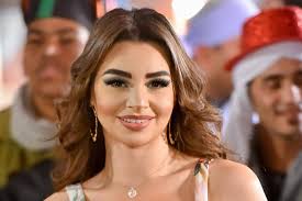 أوّلاً لقد خسرت الكثير من الوزن لأنها كانت ممتلئة جداً في وقتها. Ø¬ÙˆÙ‡Ø±Ø© Ù„Ù… Ø£Ø®Ø¶Ø¹ Ù„Ø¹Ù…Ù„ÙŠØ§Øª ØªØ¬Ù…ÙŠÙ„ ÙˆØ£Ø­Ù…Ø¯ Ø¹Ø² Ø²ÙˆØ¬ Ù…Ø«Ø§Ù„ÙŠ Ø§Ù„Ù†Ù‡Ø§Ø±