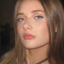 Angela Lafever's Instagram, Twitter & Facebook