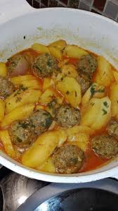 Ragout De Pommes De Terre Aux Boulettes De Viande Hachee Aux Boulettes De Hachee Avec Images Boulette De Viande Boulettes De Viande Hachee Recette Avec Viande Hachee