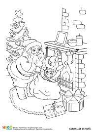 coloriage et illustration du pere noel qui depose les cadeaux chut dans la maison tout le mon santa coloring pages christmas sheets colors coloration visage sonique