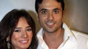 لا ينظر الله عز وجل إلى رجل جامع امرأته في دبرها. Ø¨Ø¹Ø¯ ØµÙ…Øª Ø³Ù†ÙˆØ§Øª Ø²ÙŠÙ†Ø© ØªÙƒØ´Ù Ø£Ø³Ø±Ø§Ø±Ø§ Ø¹Ù† Ø¹Ù„Ø§Ù‚ØªÙ‡Ø§ Ø¨Ø£Ø­Ù…Ø¯ Ø¹Ø²