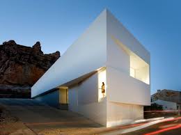 Between Attracting Attention And Integrating Mapolis Architektur Das Onlinemagazin Fur Archite Spanische Architektur Architektur Erstaunliche Architektur
